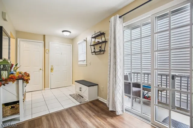 a view of livingroom with furniture