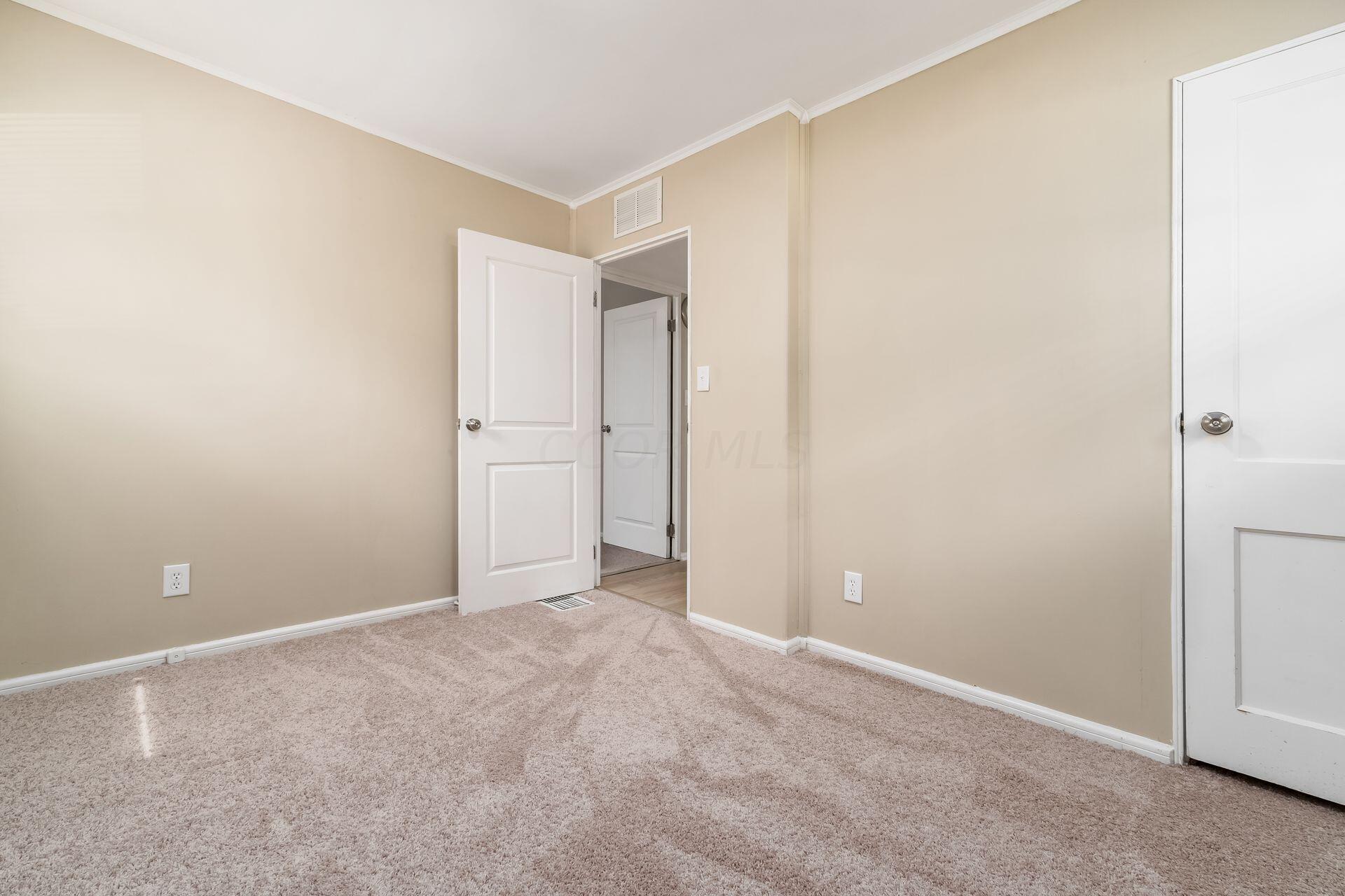 1051 South Hampton Road Columbus, OH 43227 - Photo 27 of 33 Bedroom 2