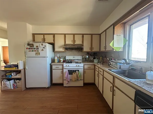 $1,099,000 | 525 Stuyvesant Avenue, Lyndhurst, NJ 07071