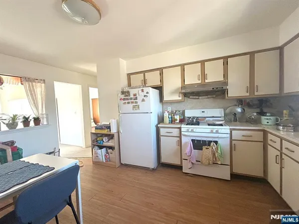$1,099,000 | 525 Stuyvesant Avenue, Lyndhurst, NJ 07071
