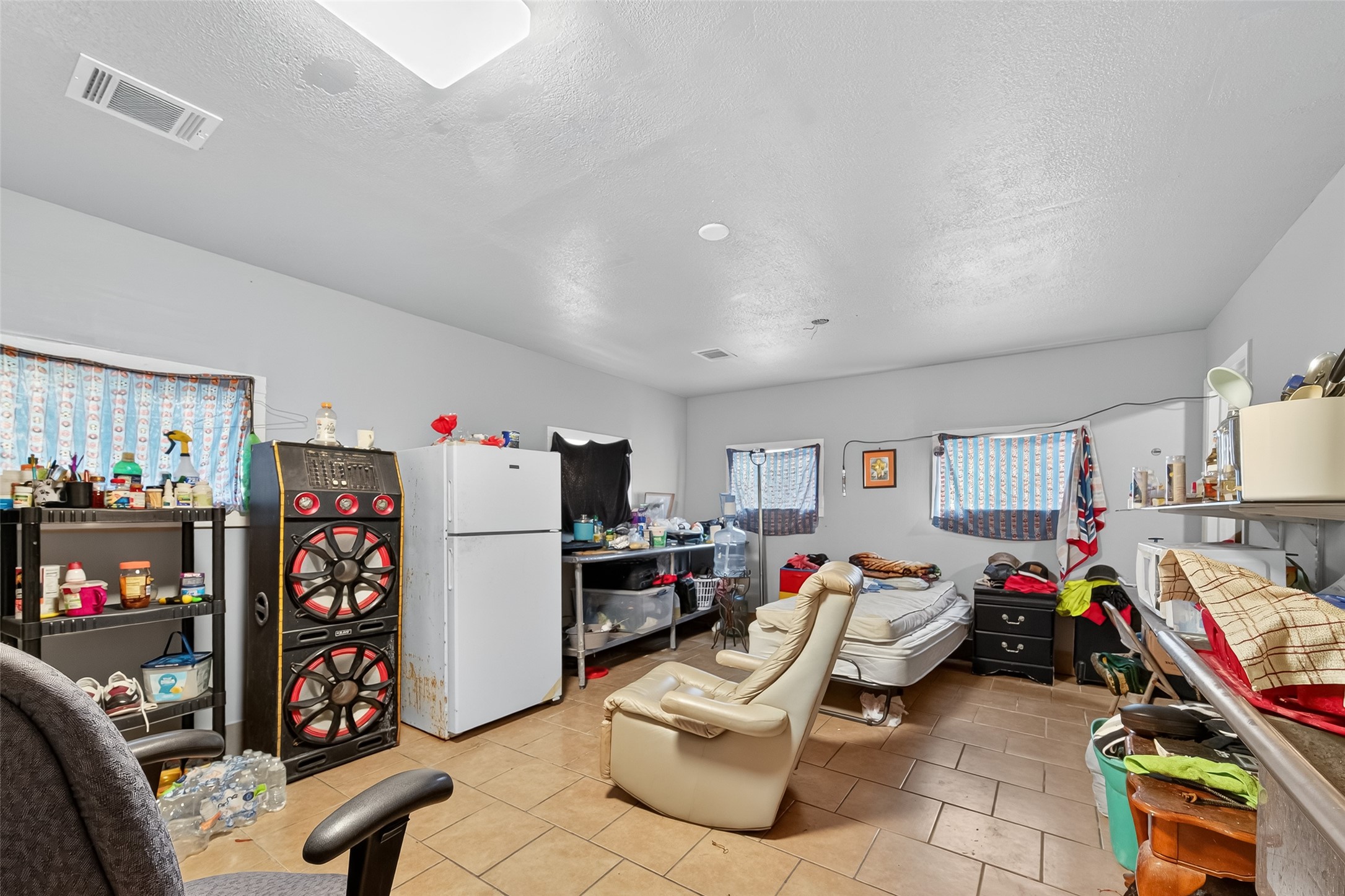 816 Barbara Mae Street Houston, TX 77015 - Photo 7 of 18 a room with furniture a flat screen tv and a couch