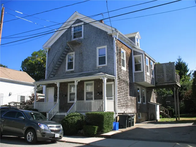 $2,200 | 15 Webster Street, Unit 1, Newport, RI 02840