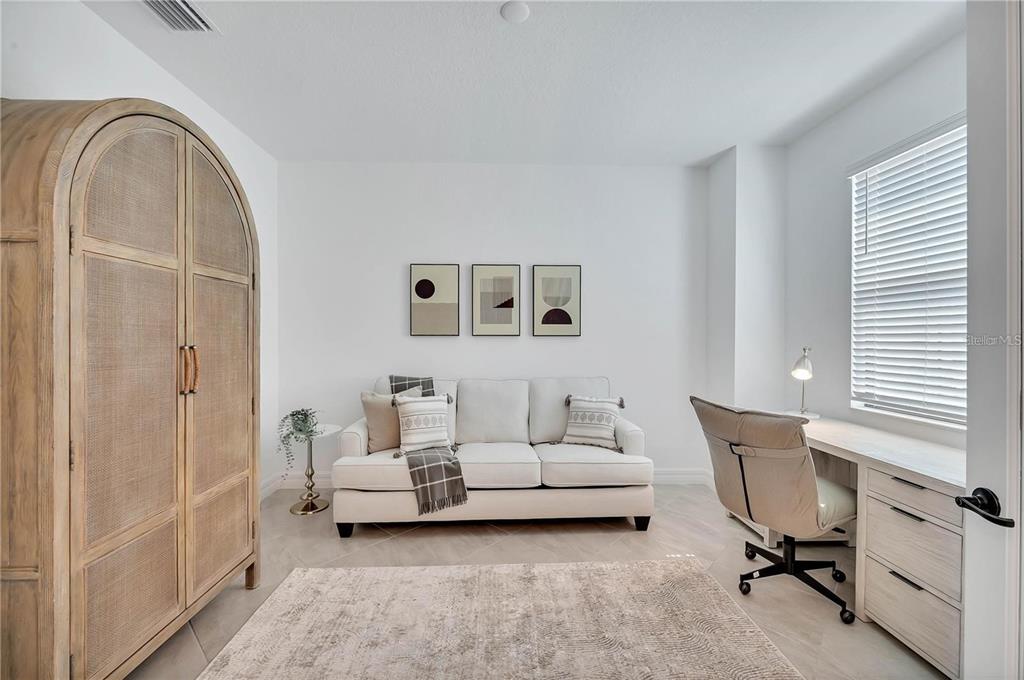 5822 Brandon Run Bradenton, FL 34211 - Photo 4 of 34 a living room with furniture