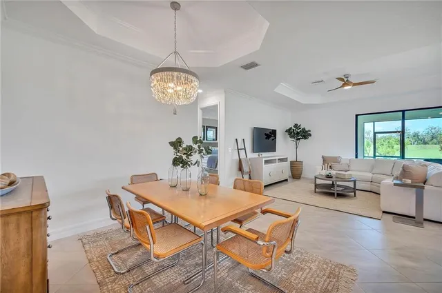 a large kitchen with kitchen island a large island in it