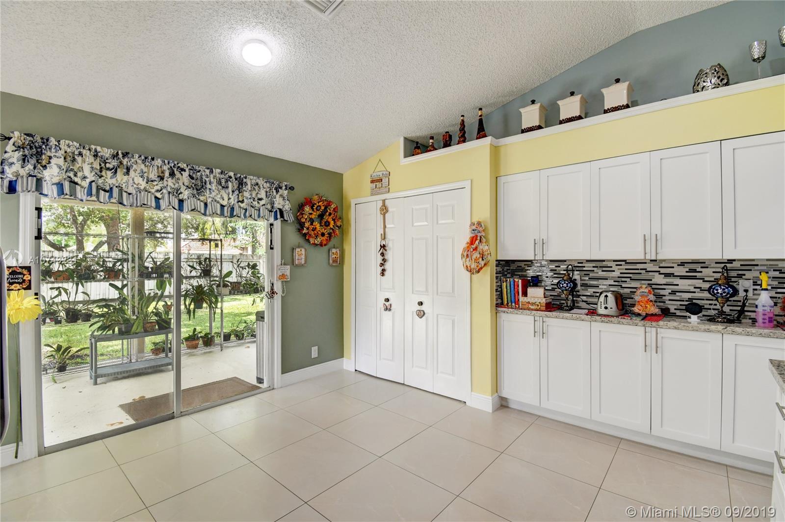 1033 Aviary Road Wellington, FL 33414 - Photo 10 of 36