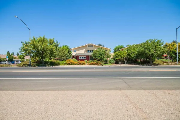 $270,000 | 2658 East Alluvial Avenue, Unit 220, Fresno, CA 93720