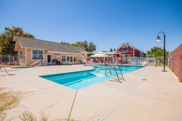 $290,000 | 2658 East Alluvial Avenue, Unit 220, Fresno, CA 93720