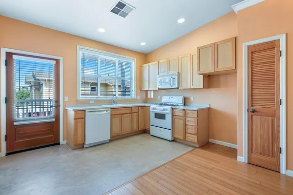 $270,000 | 2658 East Alluvial Avenue, Unit 220, Fresno, CA 93720