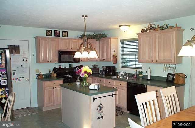106 Meadow Road York, PA 17406 - Photo 2 of 4 Gallery Image 2