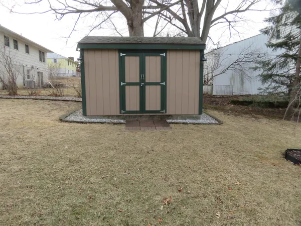 $169,900 | 638 South Carthage Drive, Freeport, IL 61032