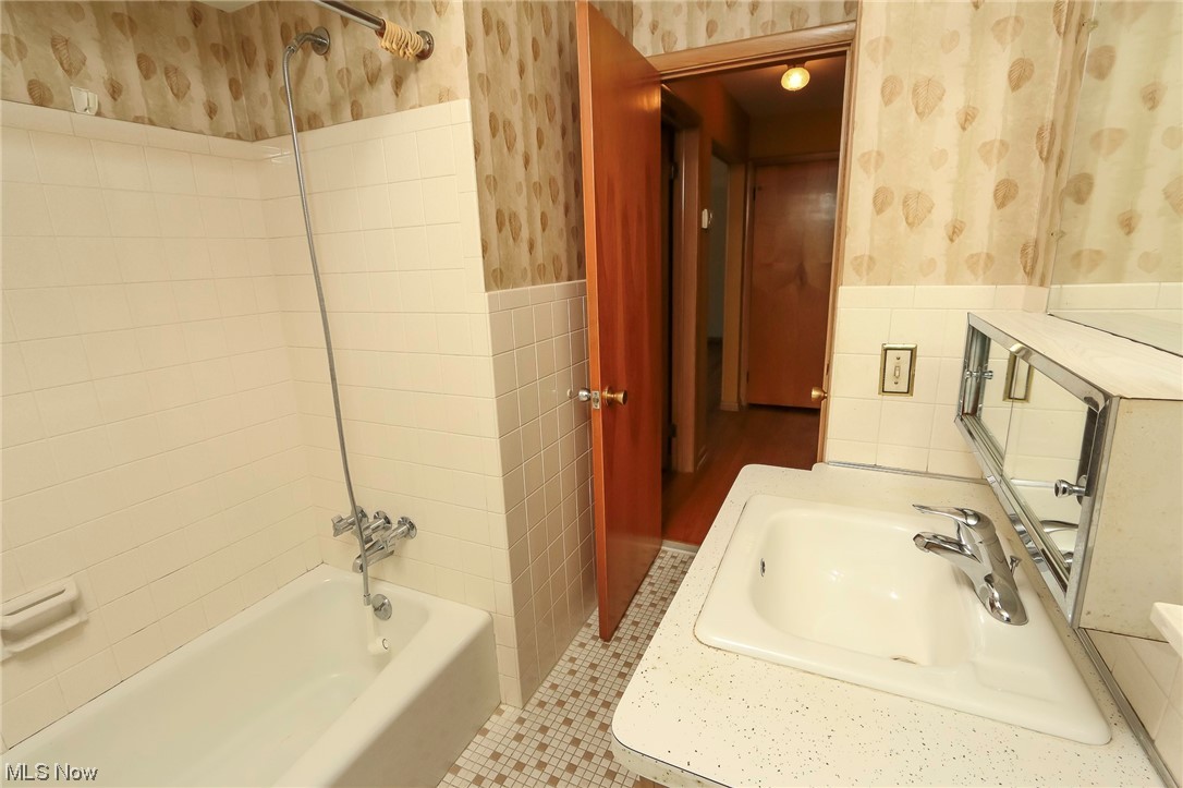 1925 Lorimer Road Cleveland, OH 44134 - Photo 27 of 35