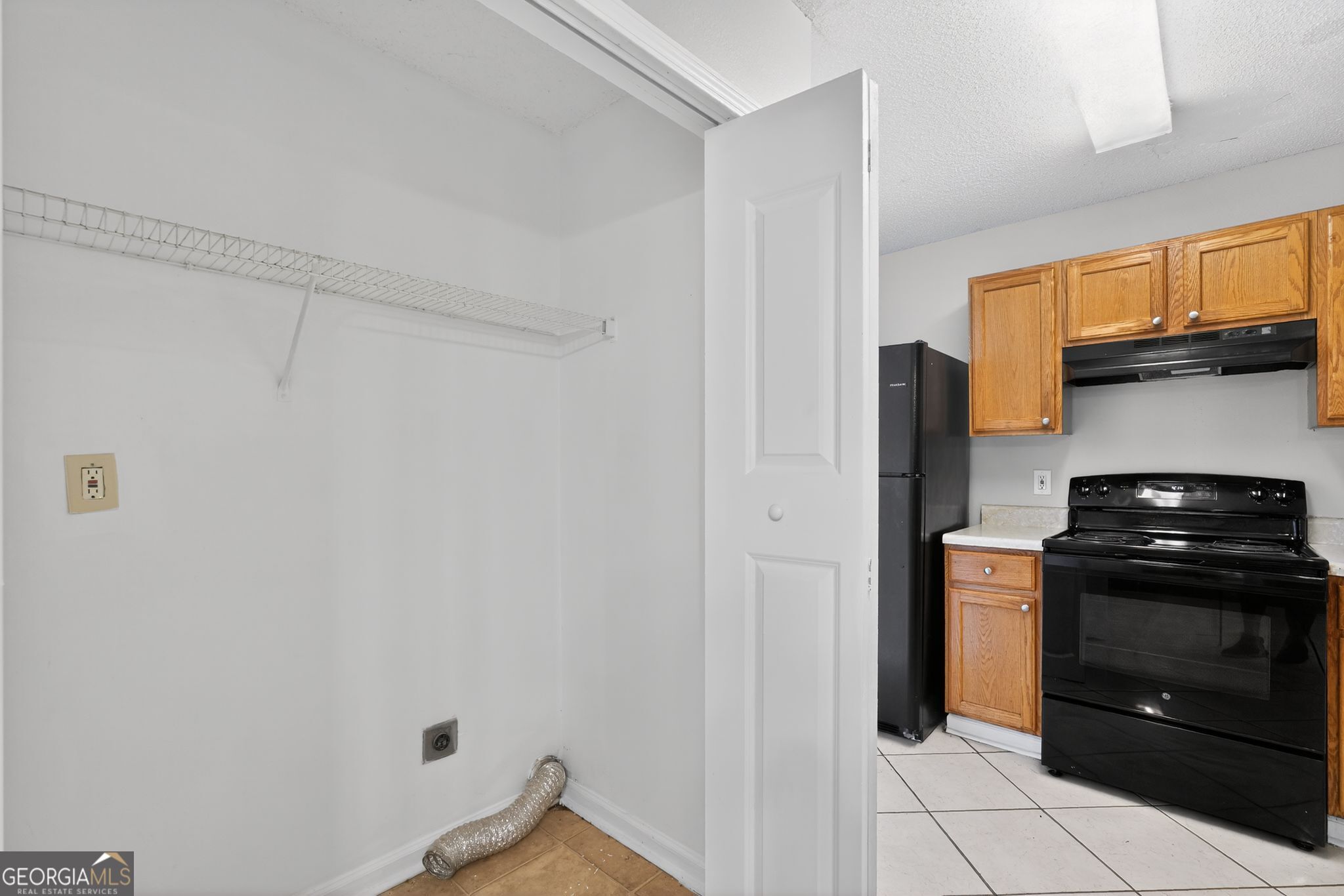 2404 Raven Circle Lithonia, GA 30058 - Photo 19 of 38 a kitchen with a stove and a refrigerator
