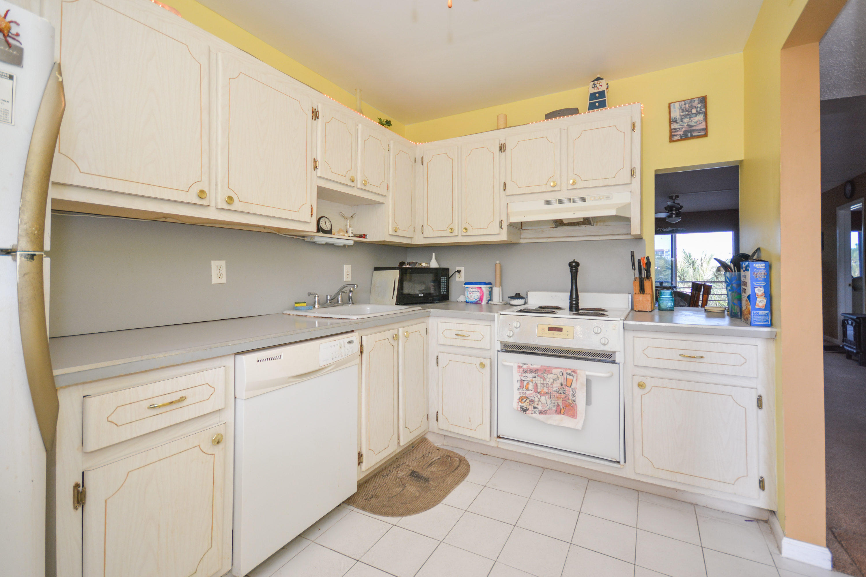 5900 Northeast 7th Avenue, Unit 304N Boca Raton, FL 33487 - Photo 3 of 25 5900 NE 7th Ave 304N Boca-print-003-4-Ki