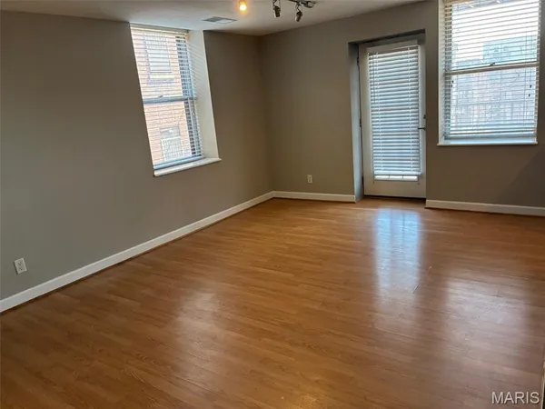 $950 | 5696 Kingsbury Avenue, Unit 302, St. Louis, MO 63112