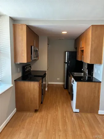$950 | 5696 Kingsbury Avenue, Unit 302, St. Louis, MO 63112
