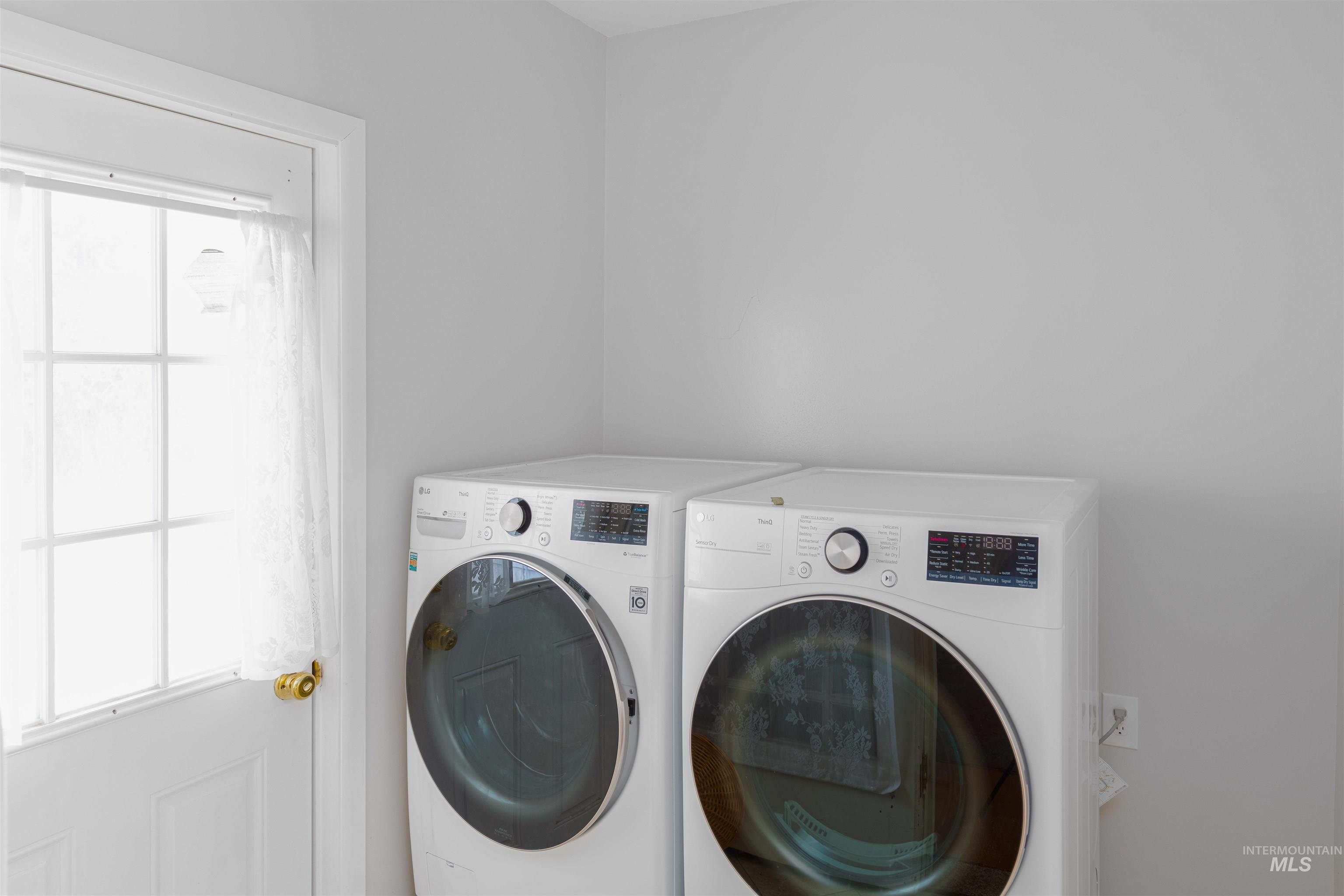 507 7th Avenue Lewiston, ID 83501 - Photo 17 of 30 Laundry area featuring separate washer and dryer