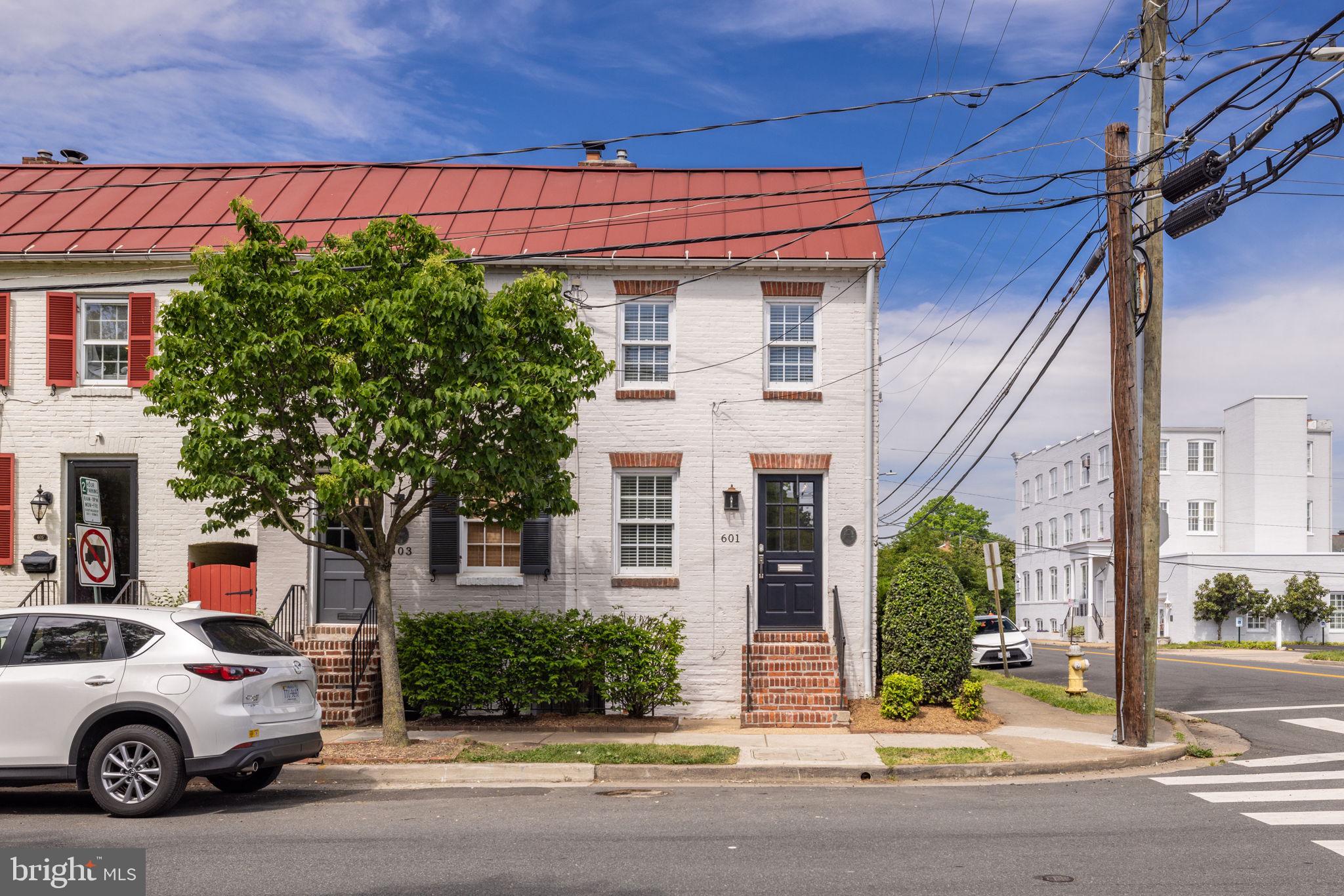 601 South St Asaph Street Alexandria, VA 22314 - Photo 2 of 38