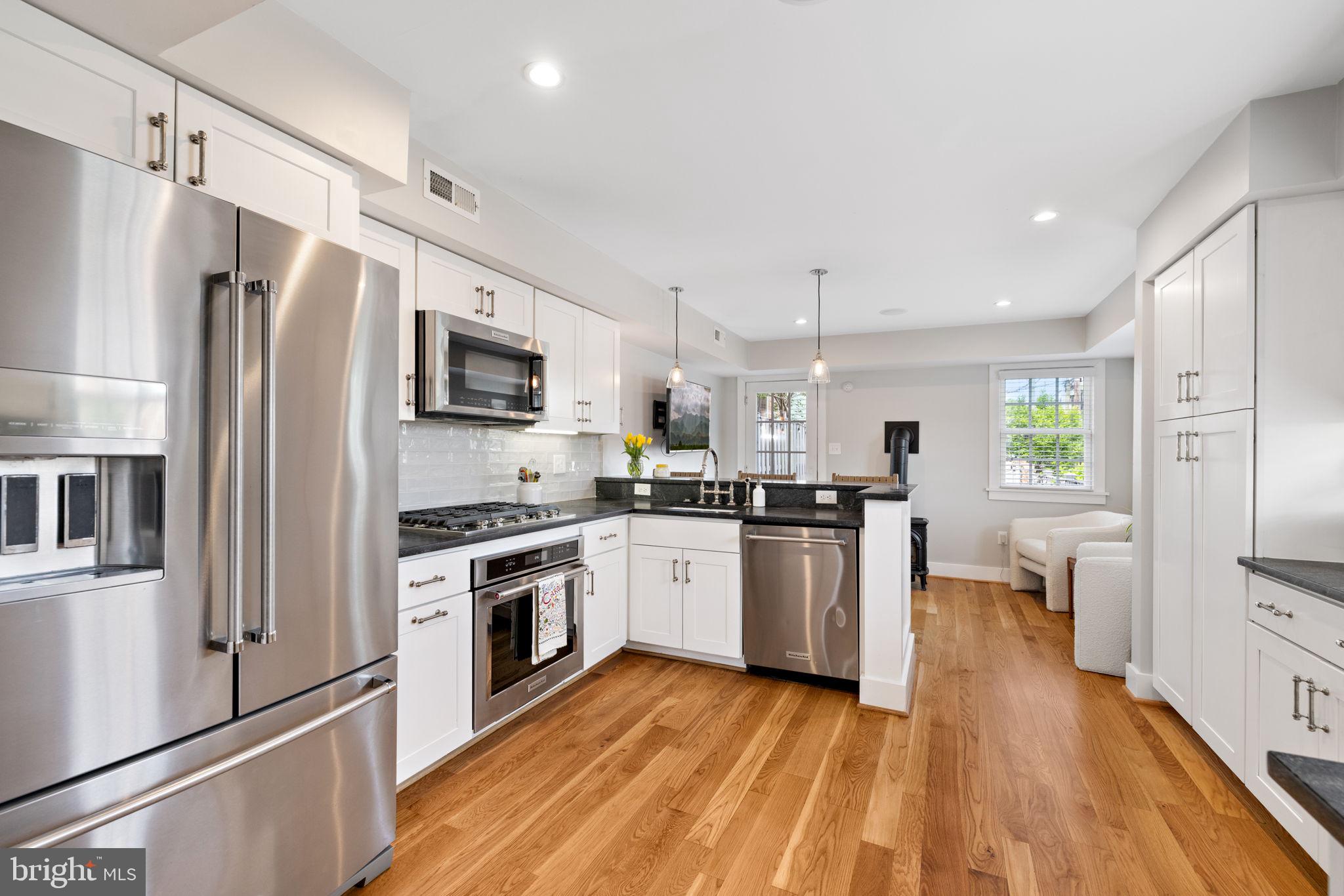 601 South St Asaph Street Alexandria, VA 22314 - Photo 9 of 38