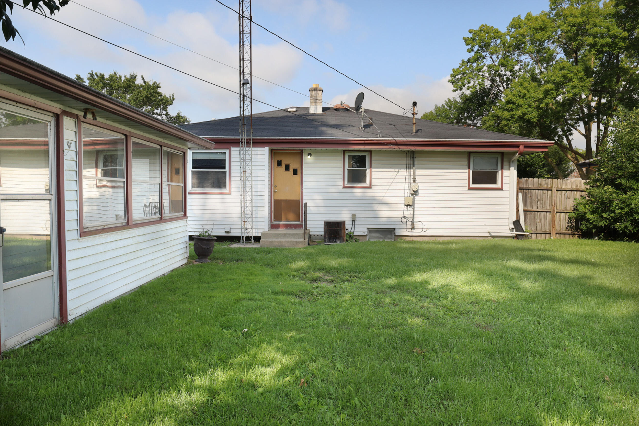 4149 Lasalle Street Racine, WI 53402 - Photo 11 of 21 4_4149 la salle-4