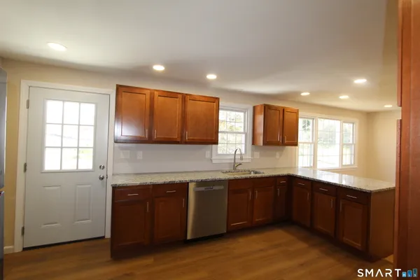 $3,000 | 32 Lexington Circle, Newington, CT 06111