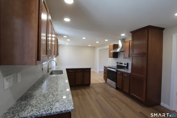 $3,000 | 32 Lexington Circle, Newington, CT 06111