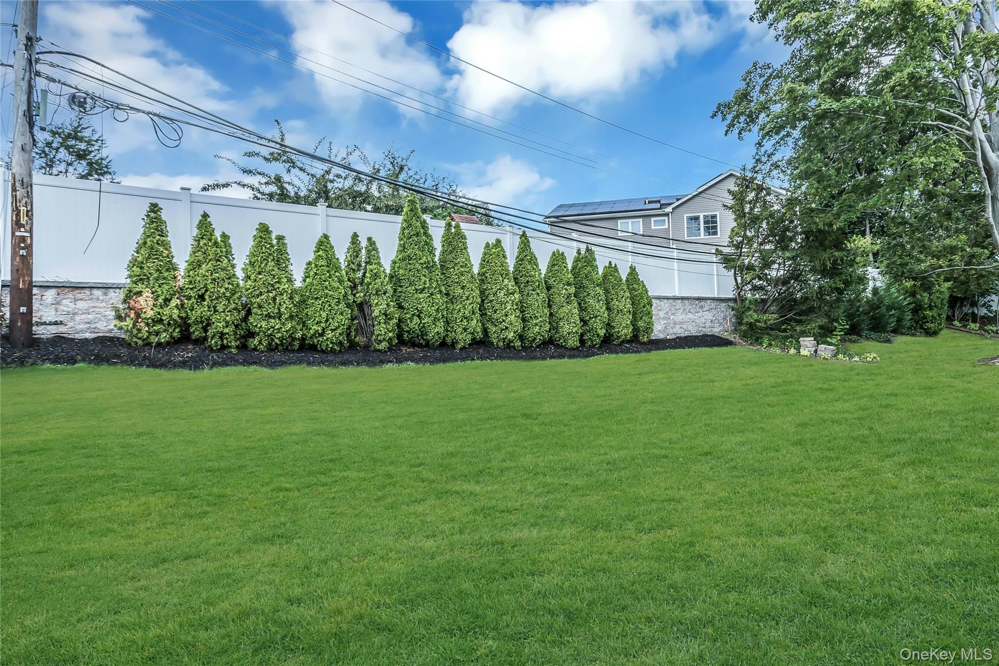 8 Sebree Place Plainview, NY 11803 - Photo 25 of 26 View of yard