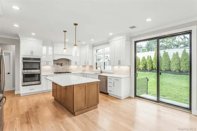 $1,648,888 | 8 Sebree Place, Plainview, NY 11803