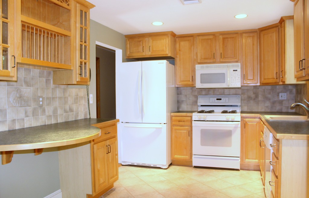 19 Kettering Road Norwood, MA 02062 - Photo 3 of 21 Gallery Image 3