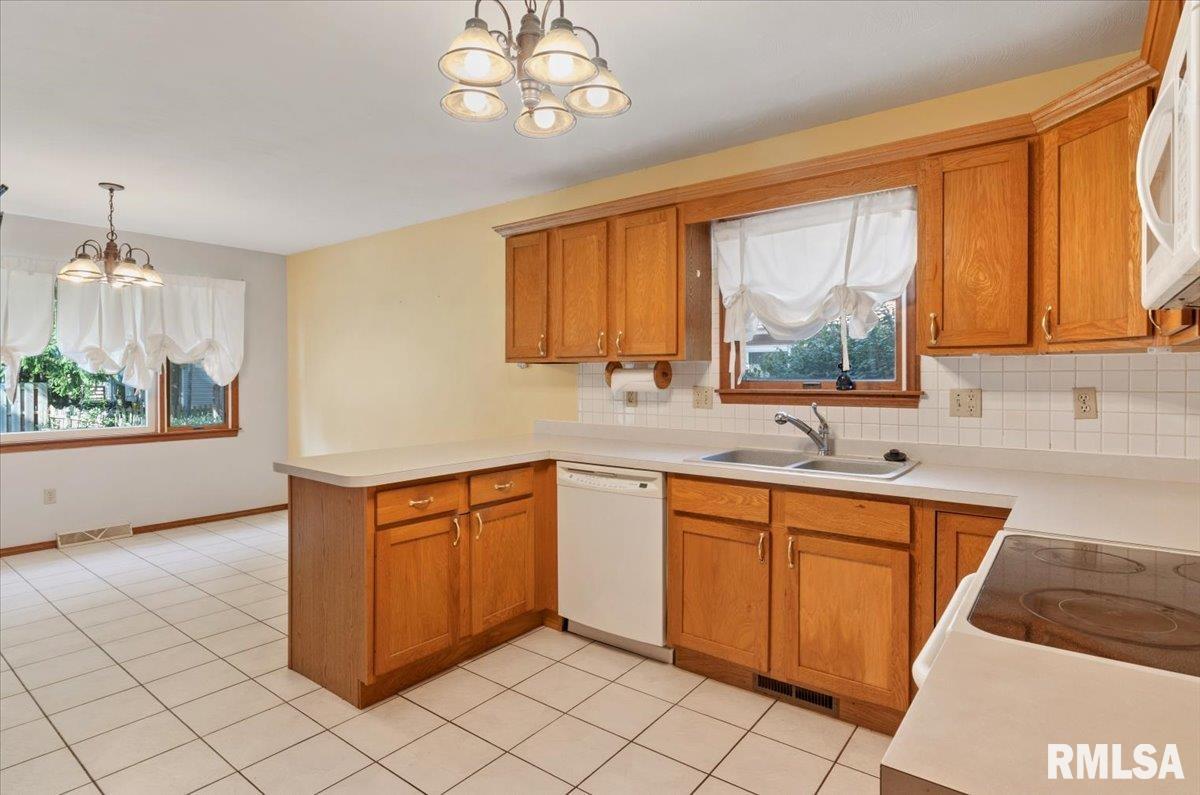1109 Old Crows Way Springfield, IL 62712 - Photo 13 of 33