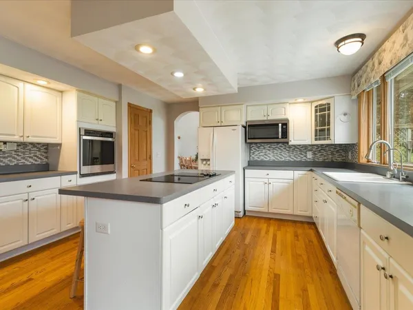 $415,000 | 659 Southgate Drive, Lake Summerset, IL 61019