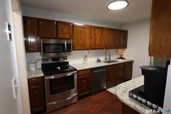 $229,900 | 140 Kane Street, Unit B9, West Hartford, CT 06119