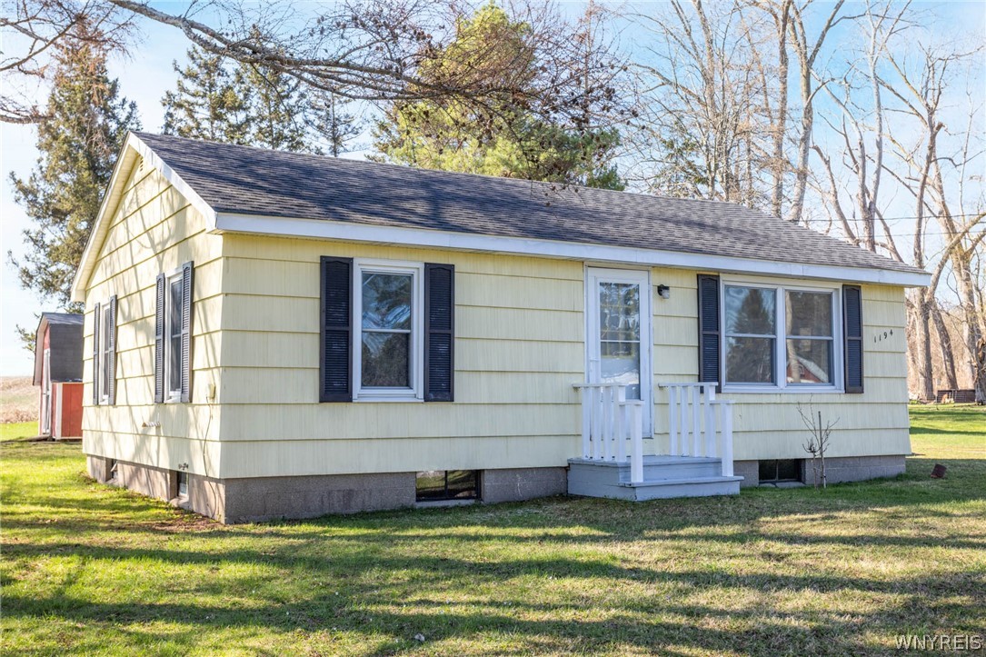 1194 Akron Road Pembroke, NY 14036 - Photo 2 of 38