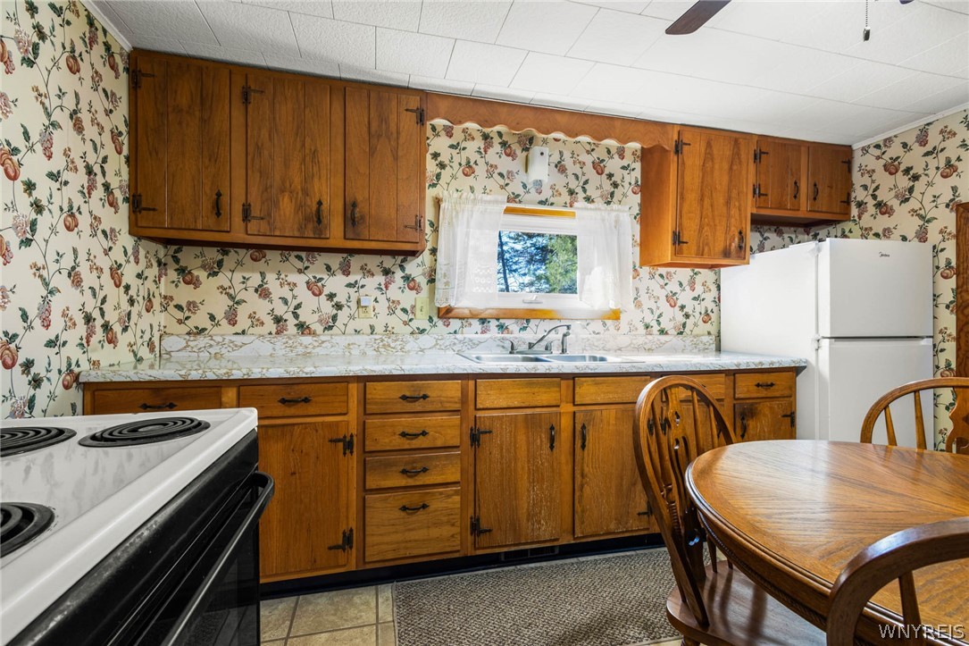 1194 Akron Road Pembroke, NY 14036 - Photo 7 of 38