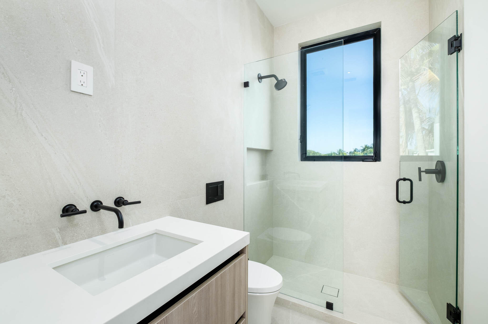 301 Buttonwood Circle, Unit B Key Largo, FL 33037 - Photo 30 of 52 3rd Bathroom