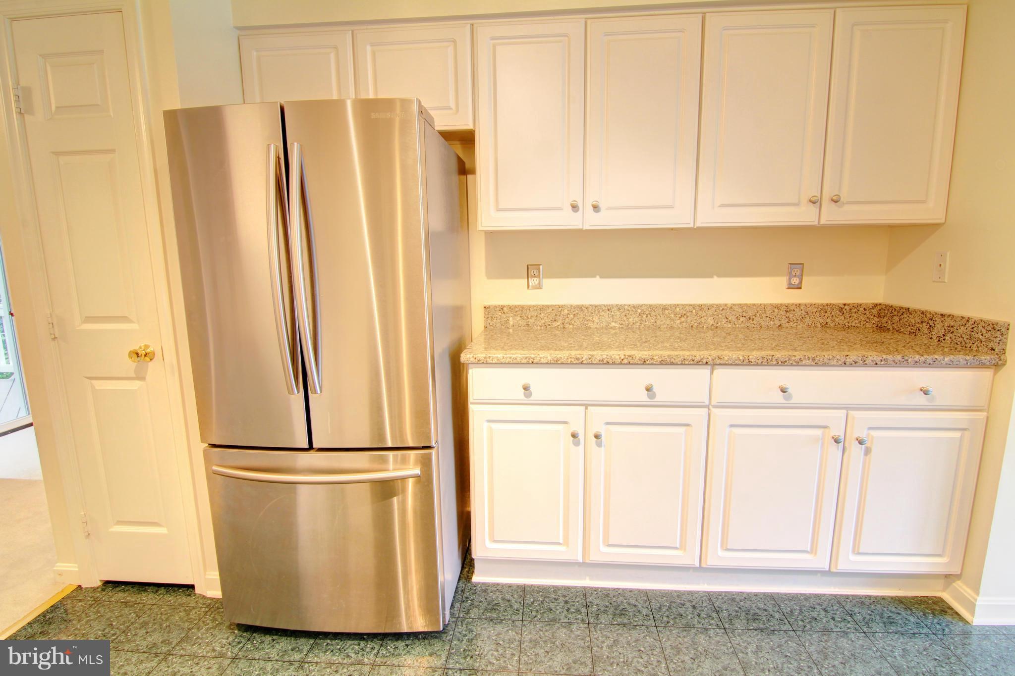 1260 Wedgewood Manor Way Reston, VA 20194 - Photo 8 of 26 Kitchen