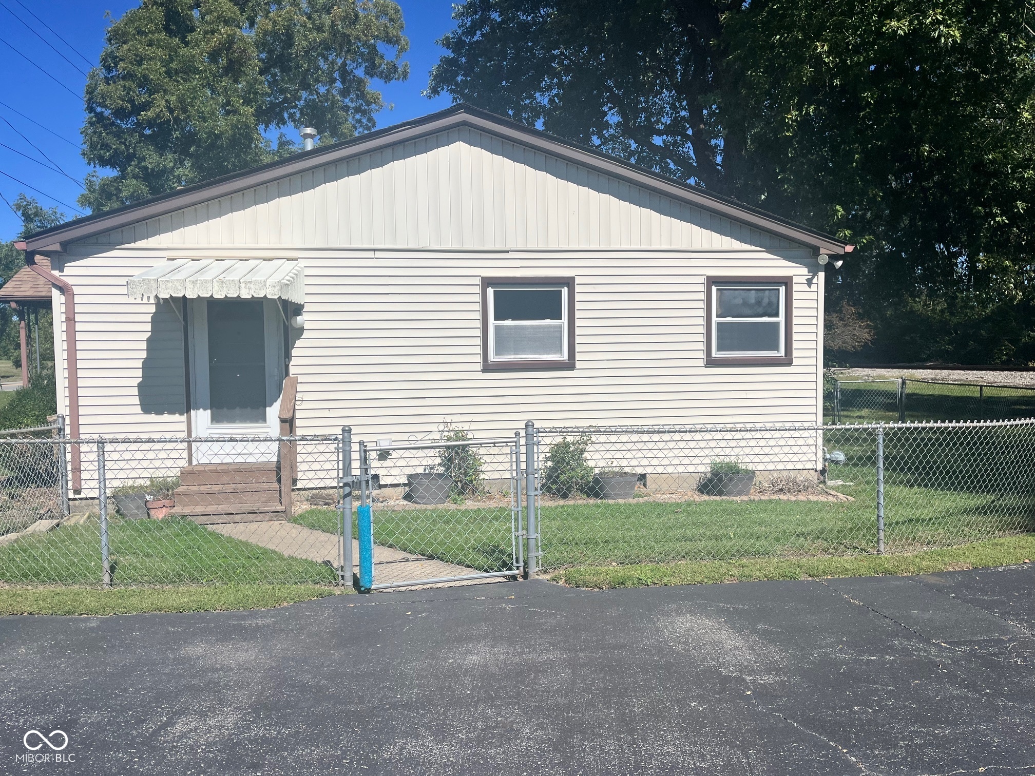 6407 Bluff Road Indianapolis, IN 46217 - Photo 2 of 17 Gallery Image 2