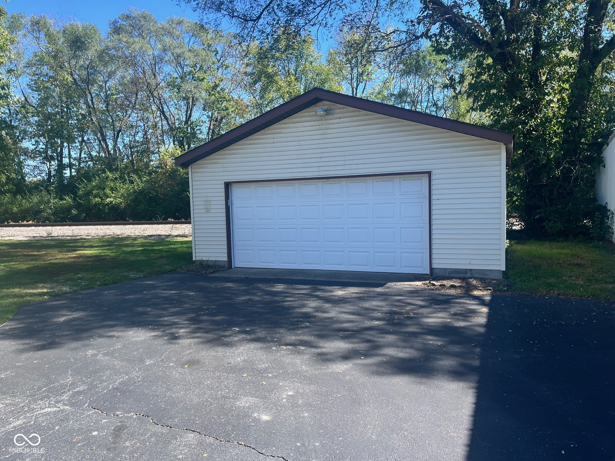 6407 Bluff Road Indianapolis, IN 46217 - Photo 3 of 17 Gallery Image 3