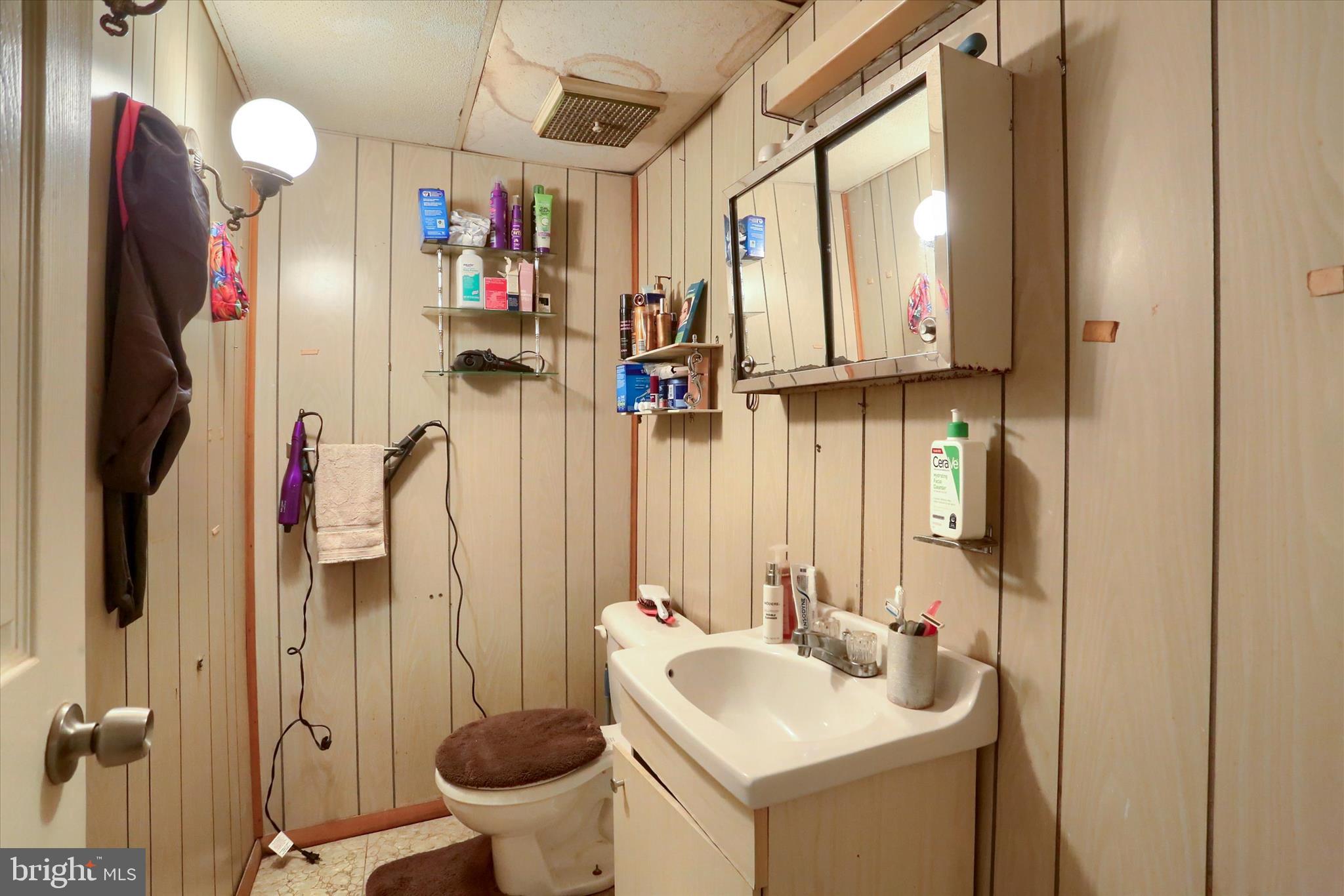 2337 Thornton Road Harrisburg, PA 17109 - Photo 28 of 34 a bathroom with a sink and a mirror