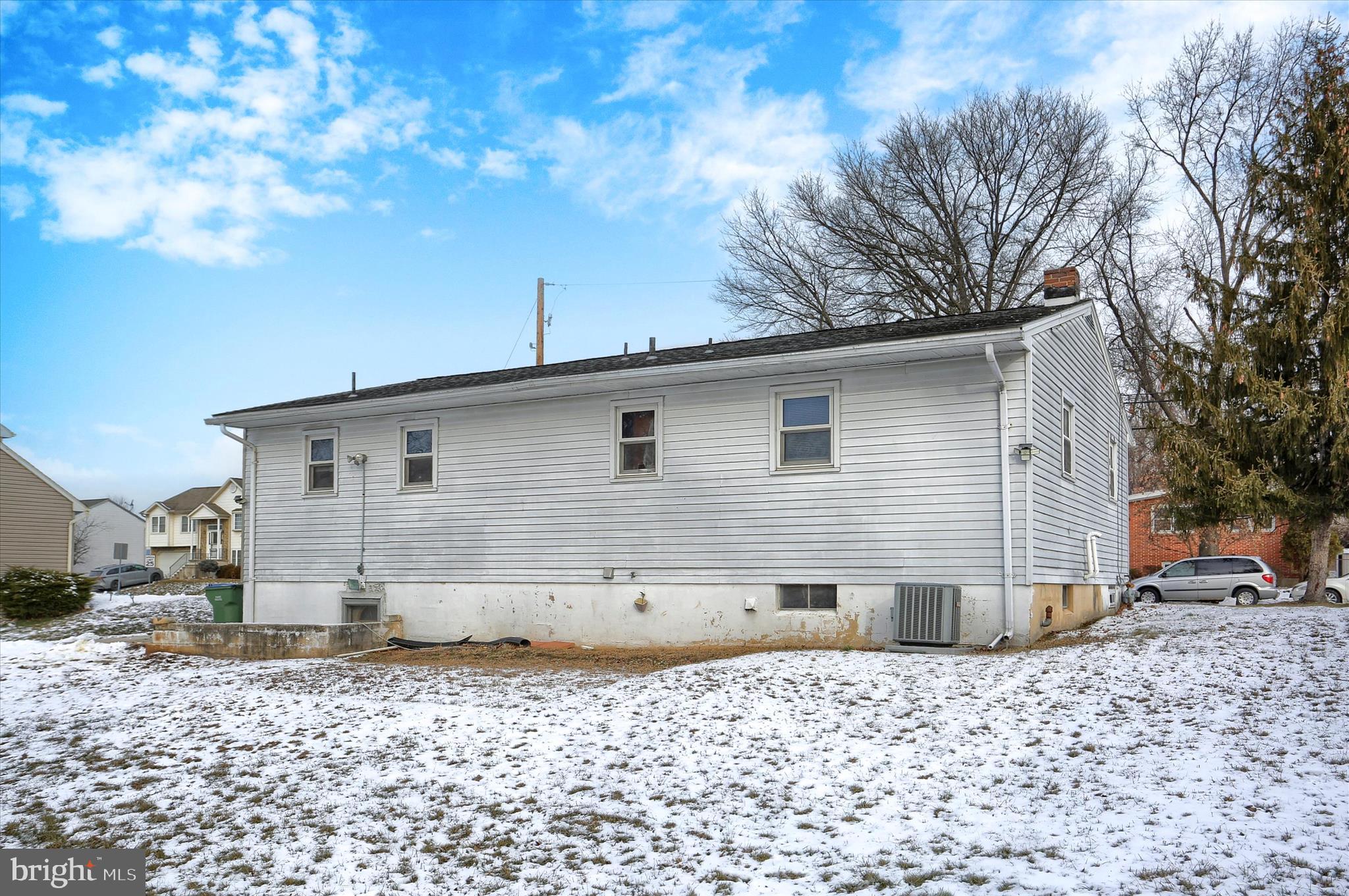 2337 Thornton Road Harrisburg, PA 17109 - Photo 30 of 34 a backyard of a house