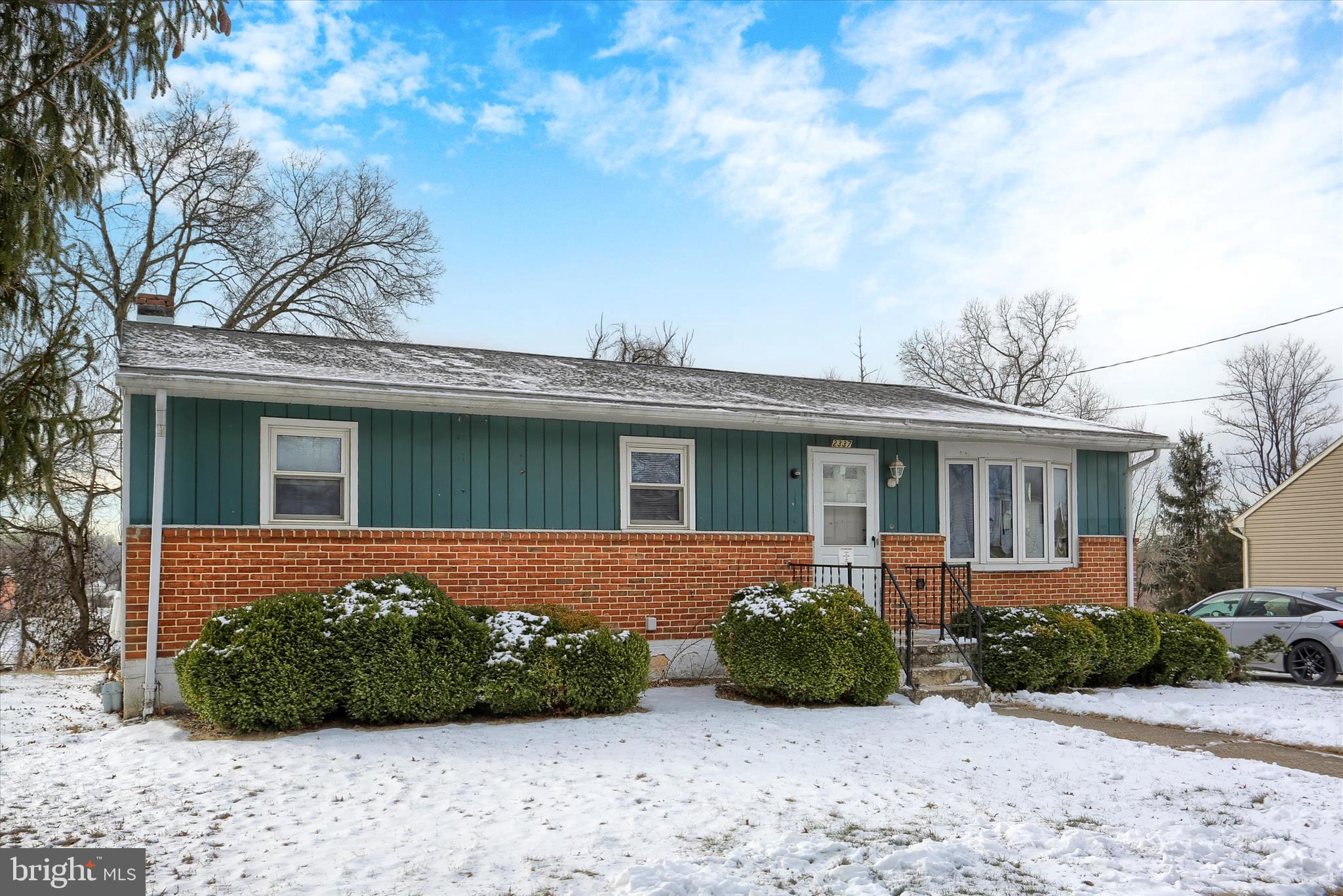 2337 Thornton Road Harrisburg, PA 17109 - Photo 3 of 34 front view of a house