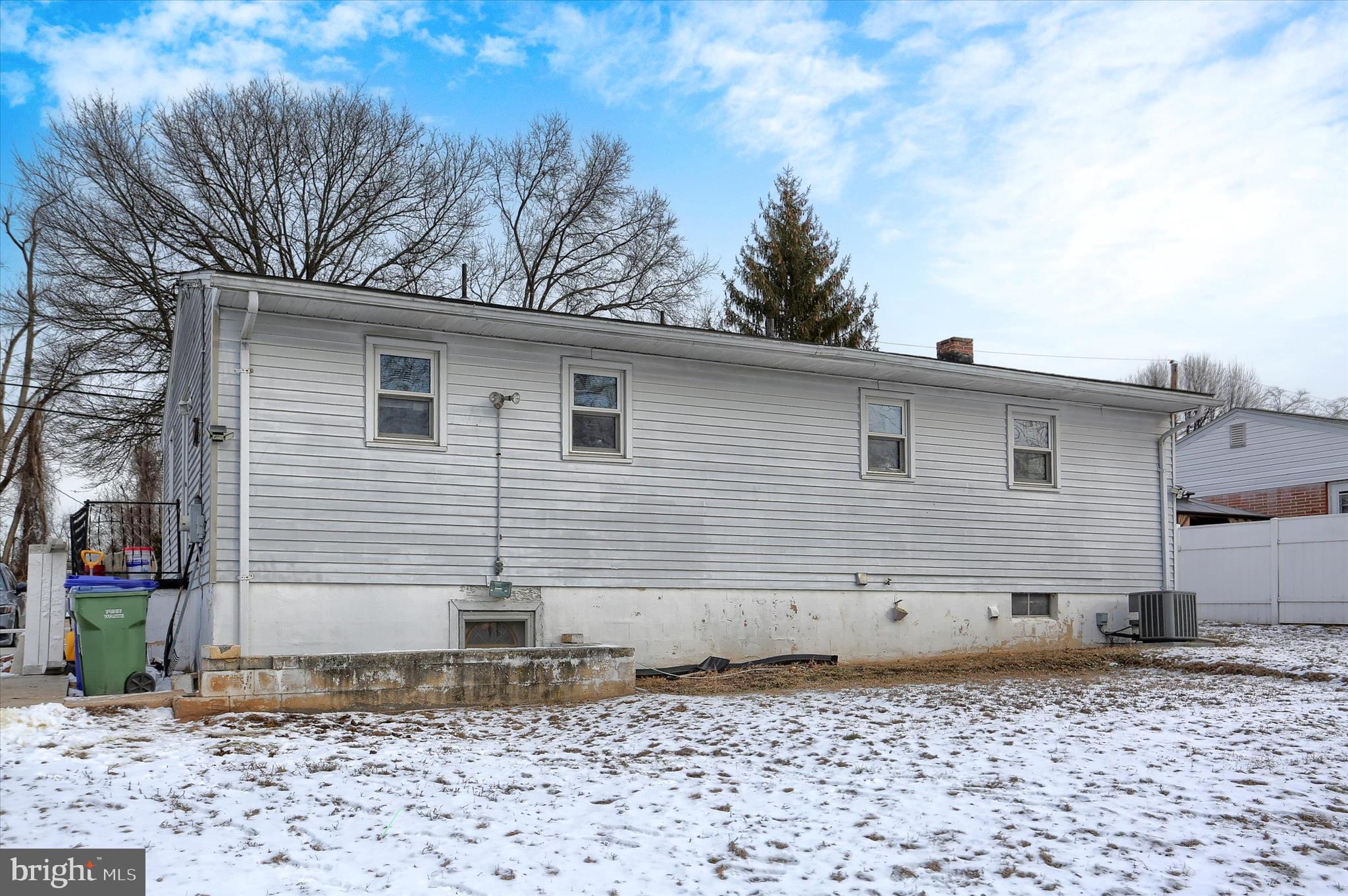 2337 Thornton Road Harrisburg, PA 17109 - Photo 32 of 34 a backyard of a house