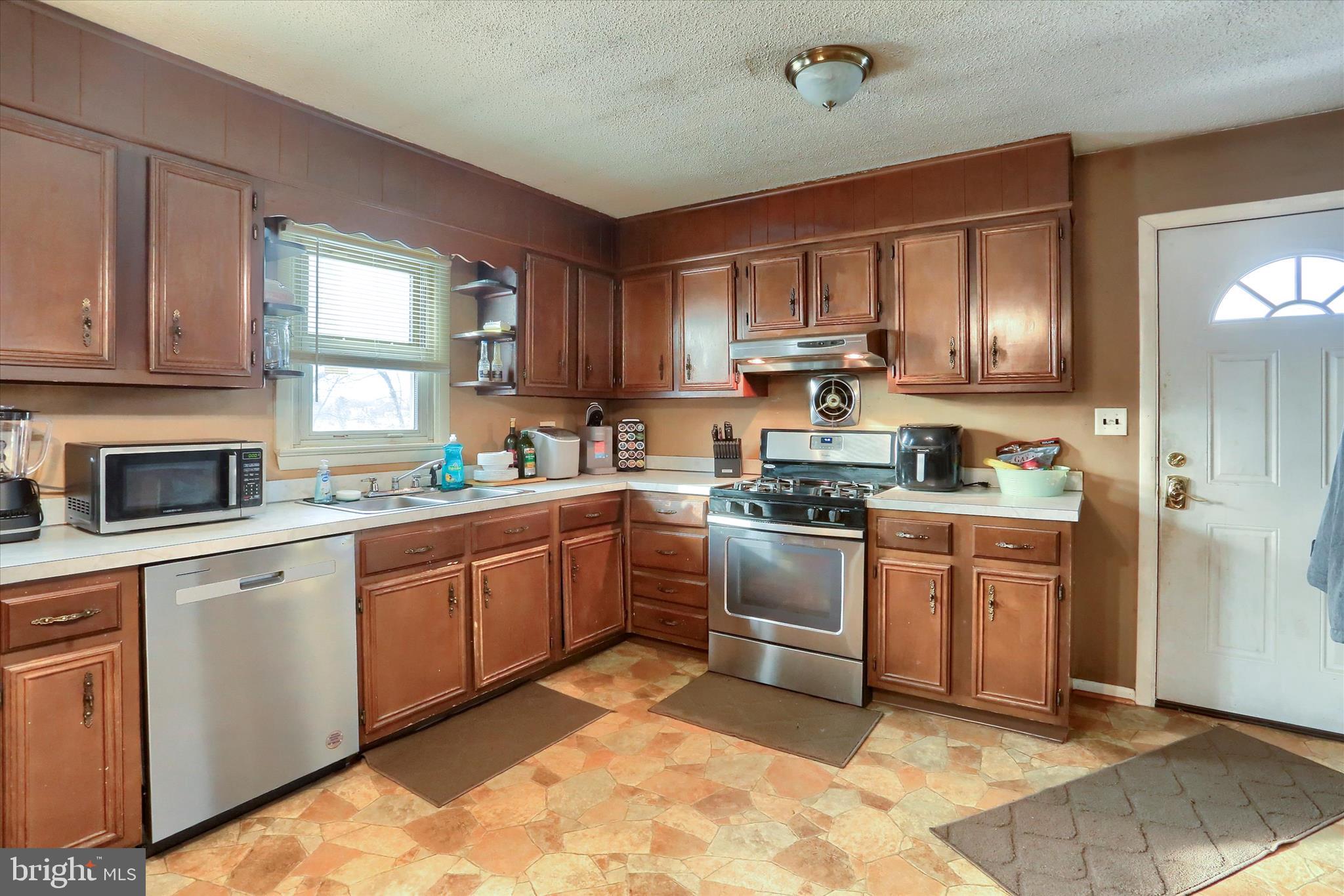 2337 Thornton Road Harrisburg, PA 17109 - Photo 9 of 34