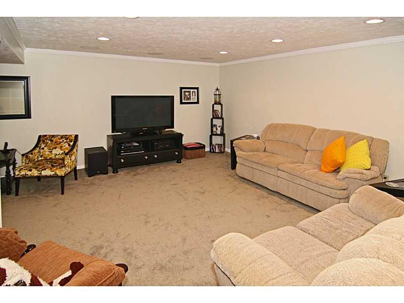 8730 Shagbark Road Indianapolis, IN 46260 - Photo 11 of 24 Gallery Image 11