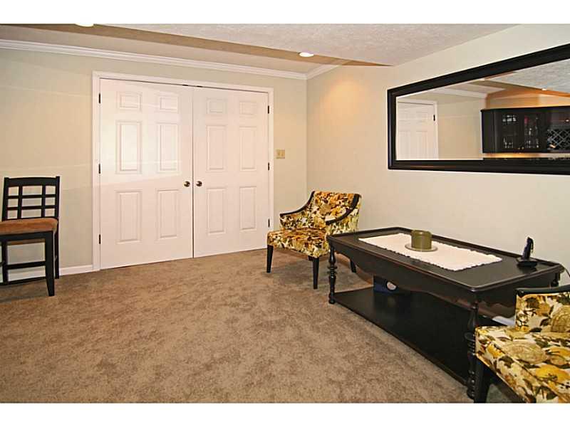 8730 Shagbark Road Indianapolis, IN 46260 - Photo 13 of 24 Gallery Image 13