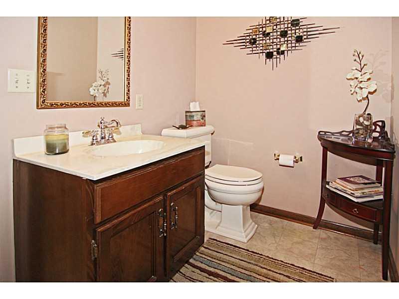 8730 Shagbark Road Indianapolis, IN 46260 - Photo 20 of 24 Gallery Image 20