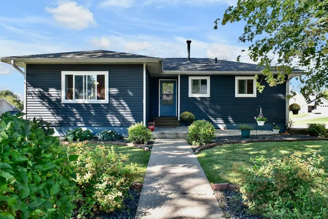 $267,400 | 240 6th Street Southwest, Plainview, MN 55964