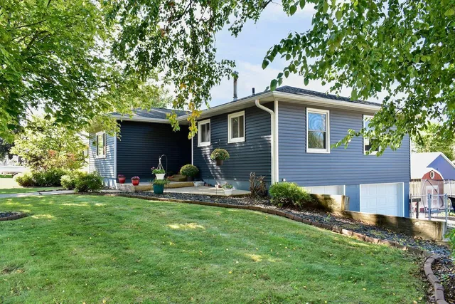 $267,400 | 240 6th Street Southwest, Plainview, MN 55964