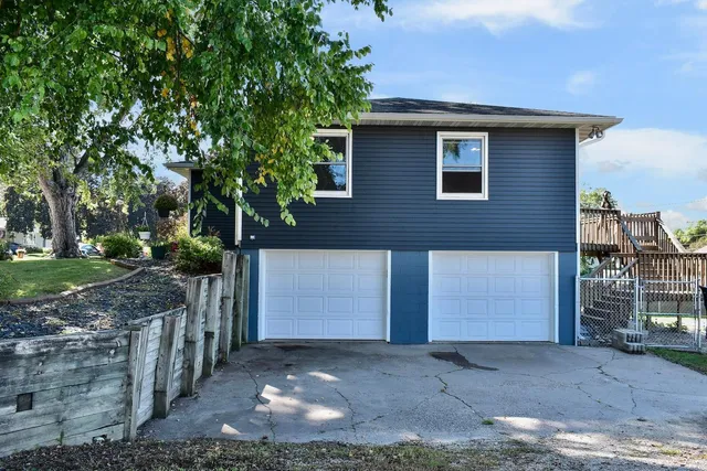 $267,400 | 240 6th Street Southwest, Plainview, MN 55964