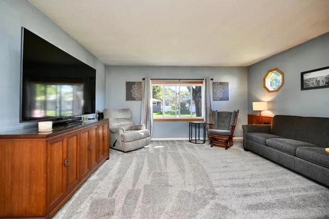 $267,400 | 240 6th Street Southwest, Plainview, MN 55964