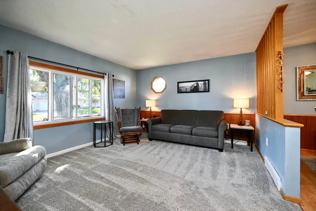 $267,400 | 240 6th Street Southwest, Plainview, MN 55964